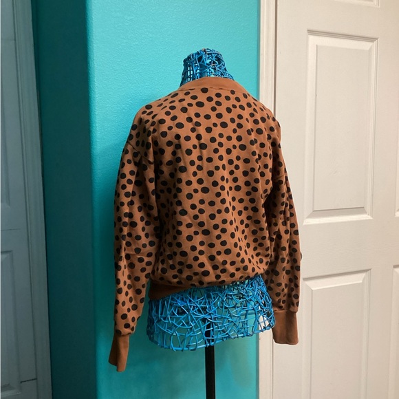 💥PRICE DROP💥 Pleat-Sleeve Sweatshirt in Leopard Dot - Picture 7 of 9